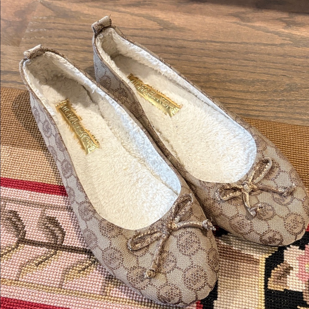 Michael Kors faux fur lined Flats. Size 9